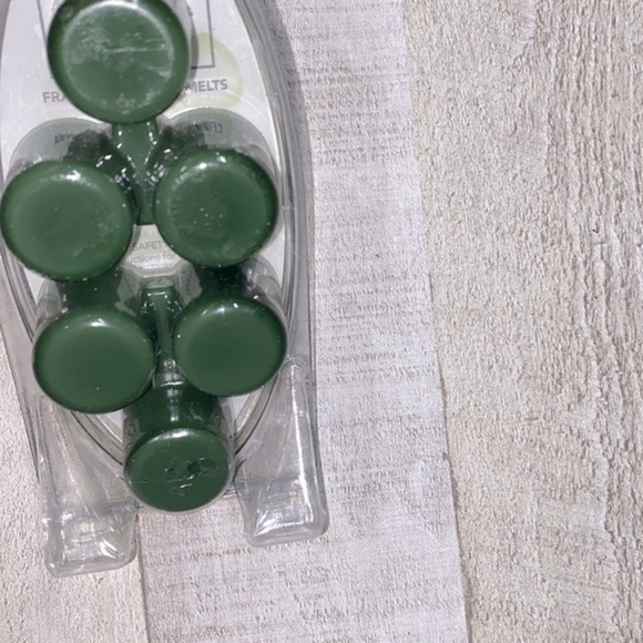 Yankee candle melts Balsam and cedar - Picture 2 of 3